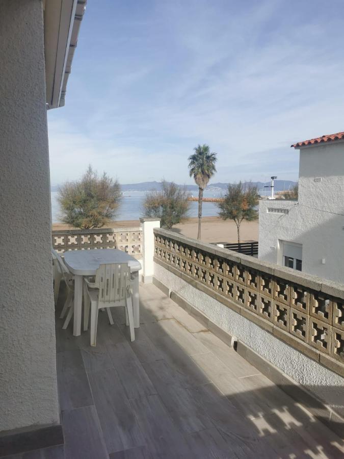 Apartamento En La Playa. Free Parking. Free Wifi L' Escala Exterior foto