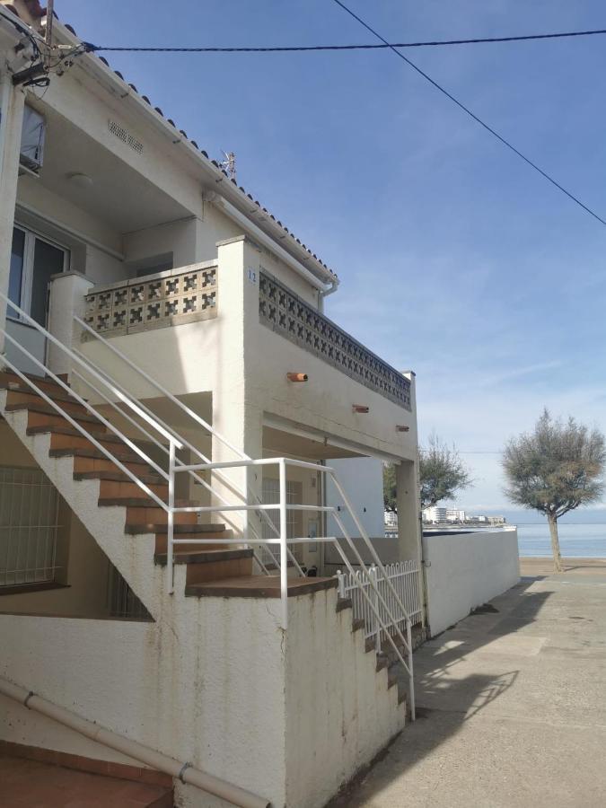 Apartamento En La Playa. Free Parking. Free Wifi L' Escala Exterior foto